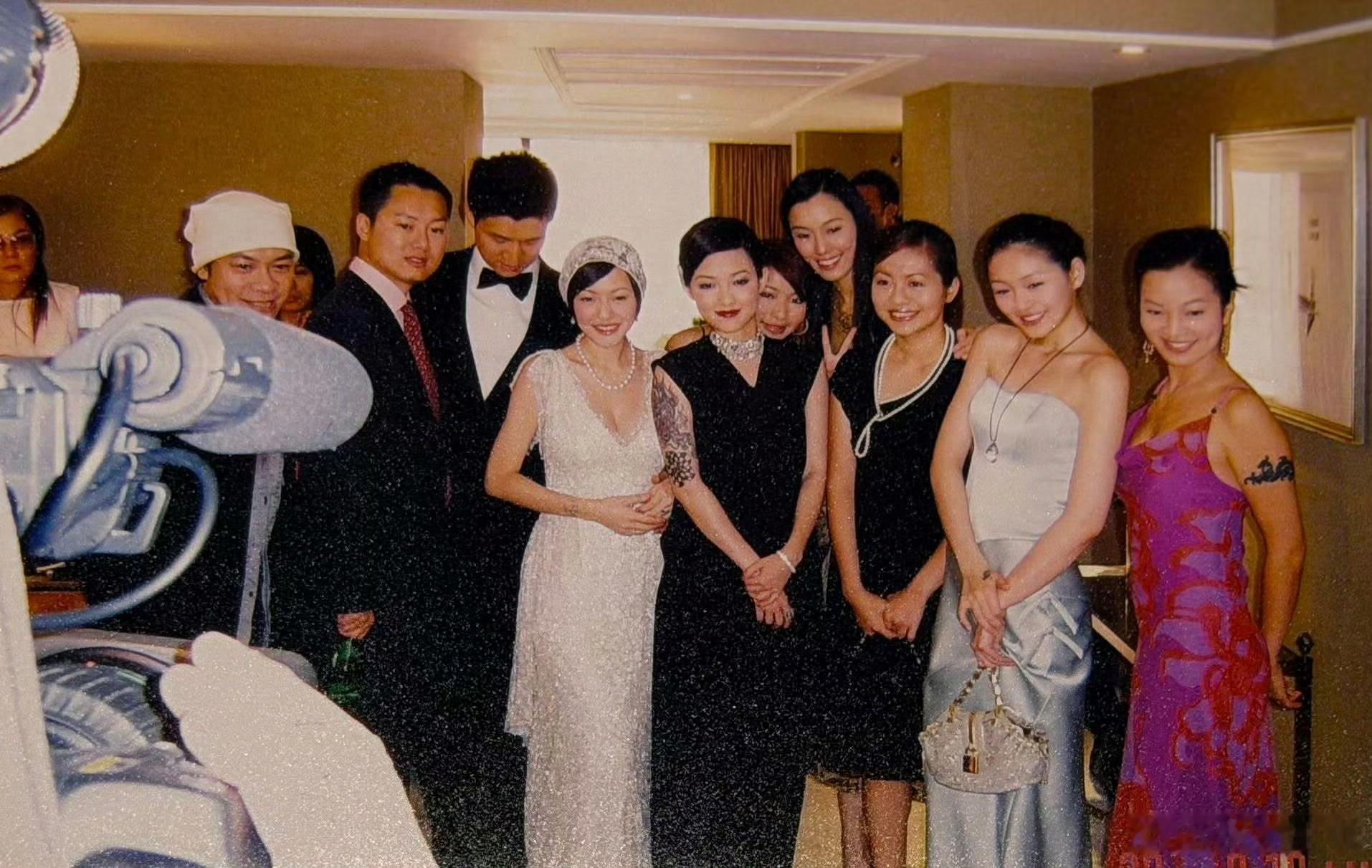 一直都觉得小s当年婚礼上大s的抹胸礼服很惊艳她是最挺家人最爱妹妹的姐姐唯一失言的