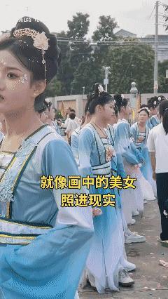 画中的美女照进了现实！[赞]