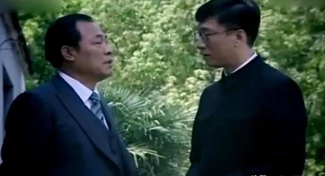 1945年12月，戴笠首次踏足天津日租界的军统联络点，他盯着站内花名册许久，突然