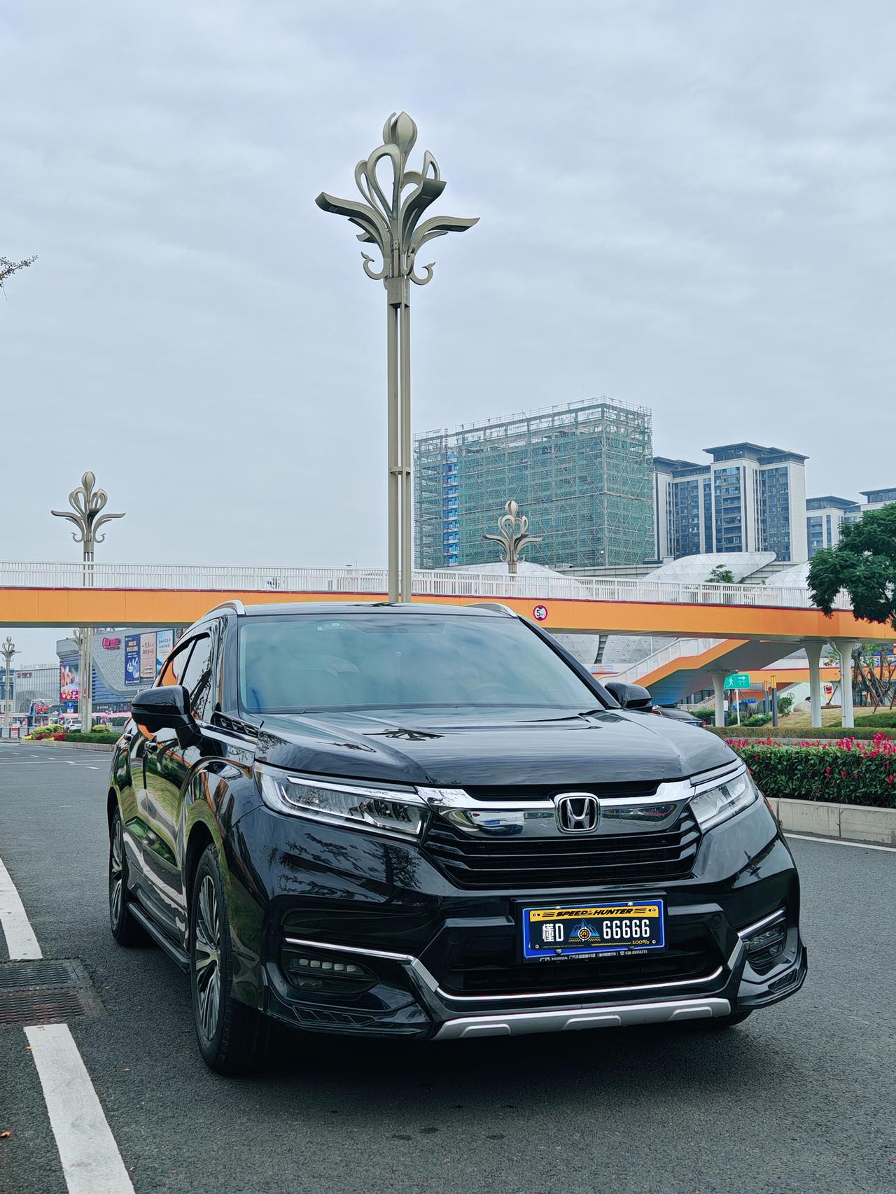 这周末终于放晴了！彭州迎来了难得的秋高气爽，18度的阴天，路面干燥，正是洗车的好