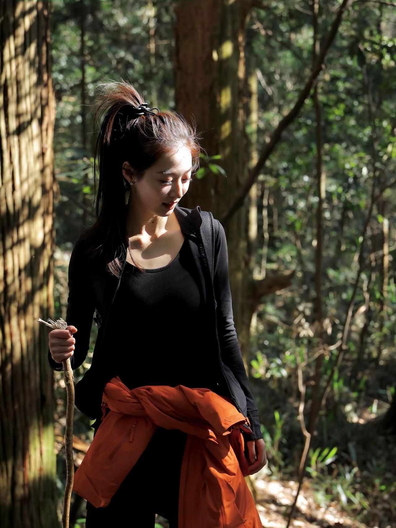 户外徒步登山，一项亲近自然的运动，非常好什么样的身材是完美身材