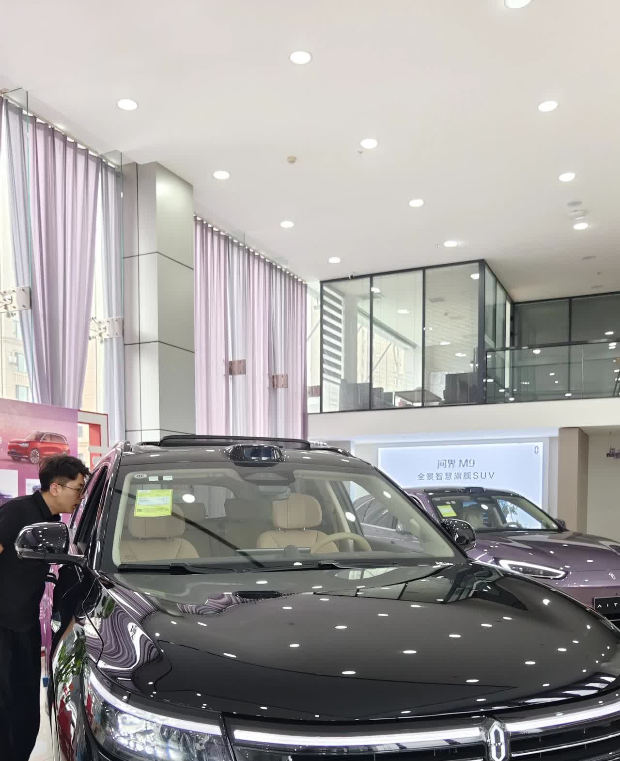 专门去了一趟问界体验店，由于囊中羞涩的原因，只能选M7，M8已经到店了，