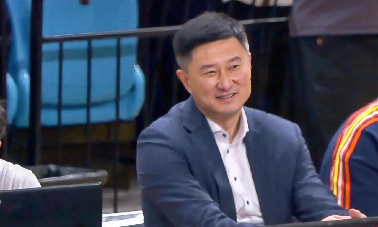 太精彩了！广东107-102险胜同曦，这三位球员是赢球头号功臣！1.萨林杰，统