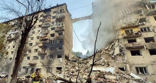乌克兰首都基辅再次遭到了大规模空袭，已经造成14人直接死亡，44人受伤。在俄乌