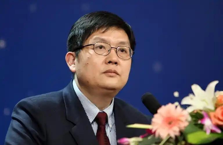 复旦大学退休教授，几个平台，几百万粉丝，一夜之间全部清零，这件事放在任何时候都不