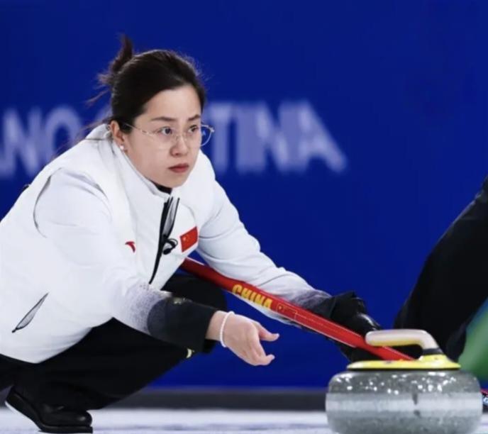 第三局单局丢4分，中国女子冰壶表现越来越差，正对战丹麦队比赛，三局竟然1-6大比