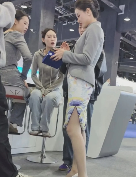 今天必须唠个狠人！我堂姐老公在外面搞出个私生女，换别人早炸锅了，可她愣是跟没事儿