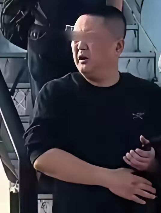 果然姜还是老的辣，我问我爸，欧某某真容被扒出来了，对他有什么影响吗？最多不就是进
