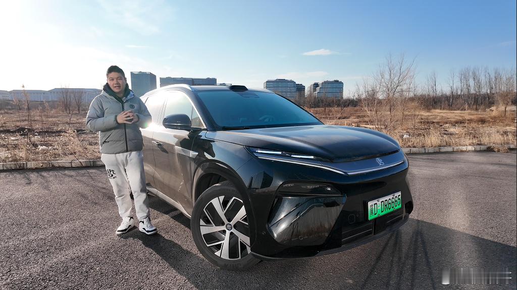 比亚迪唐L的京港澳电动行已经跑完了，有几点信息还是比较有意思的。1.作为1米76