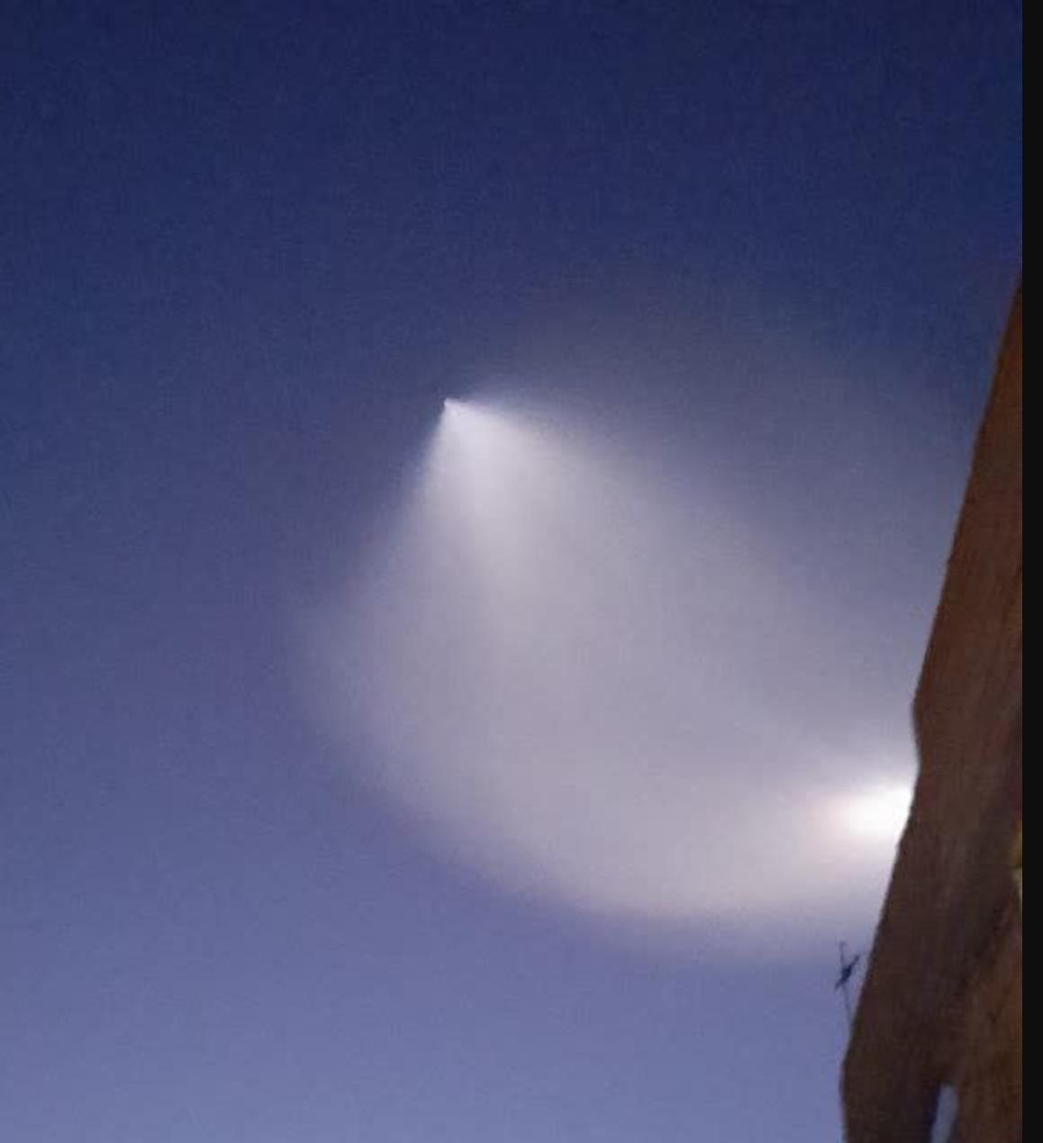 突发！2吨高爆弹头、飞行速度15马赫，伊朗凌晨2点发射高超音速远程导弹，结果下一