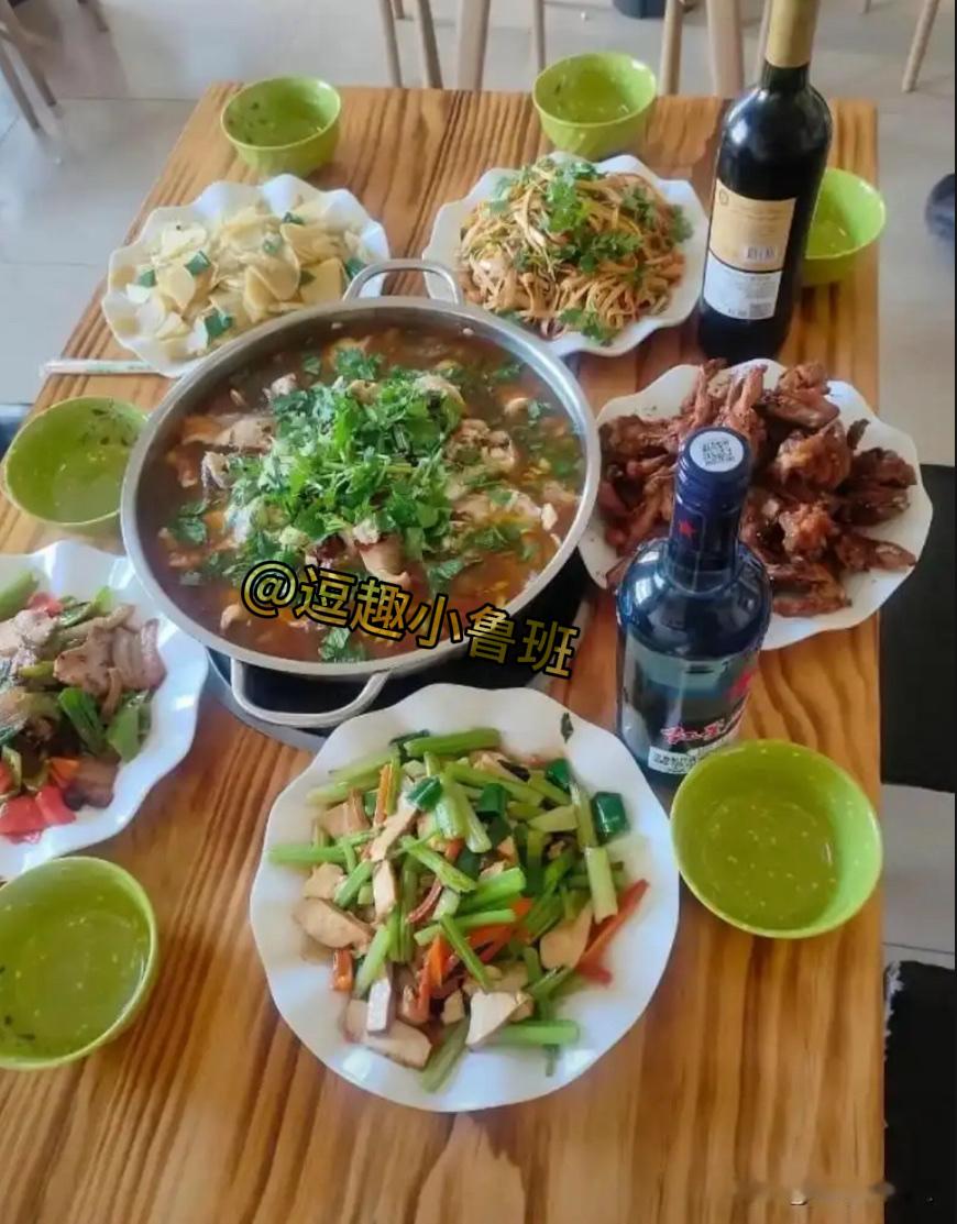 六个人的局，我提前准备了这些酒，大家快帮我看看，这排面够不够硬？