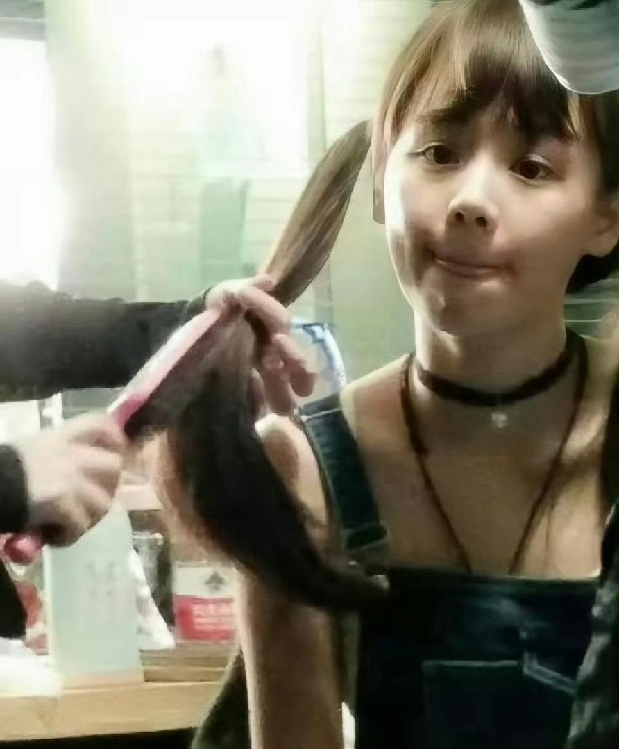 终于明白当年马思纯为什么能当书模了，胖过但没丑过。