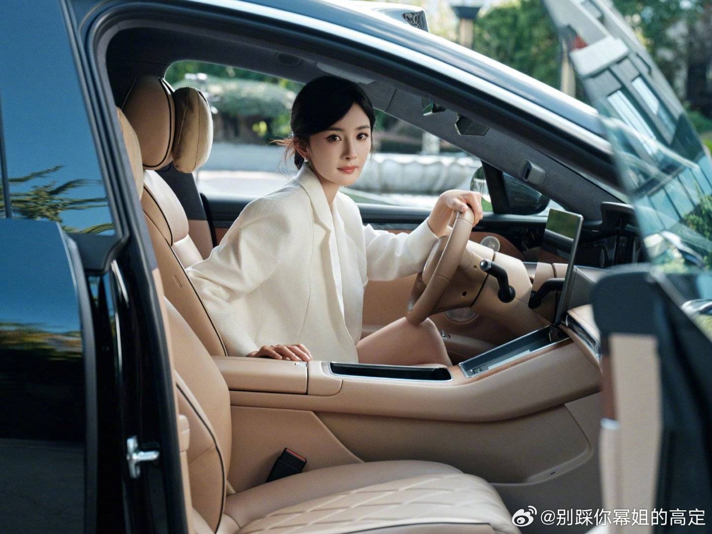 幂幂招呼我坐副驾驶​​​