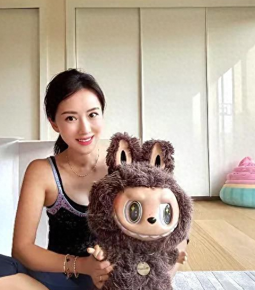演员李念晒出价值百万的Labubu，潮玩界的爱马仕？