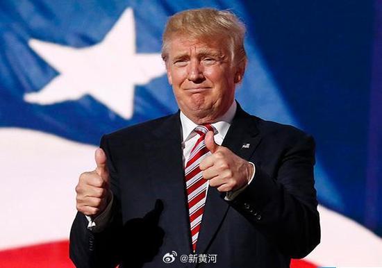 【#白宫称特朗普从未停止工作#】当地时间4月4日，一则关于特朗普病重住院的消息迅