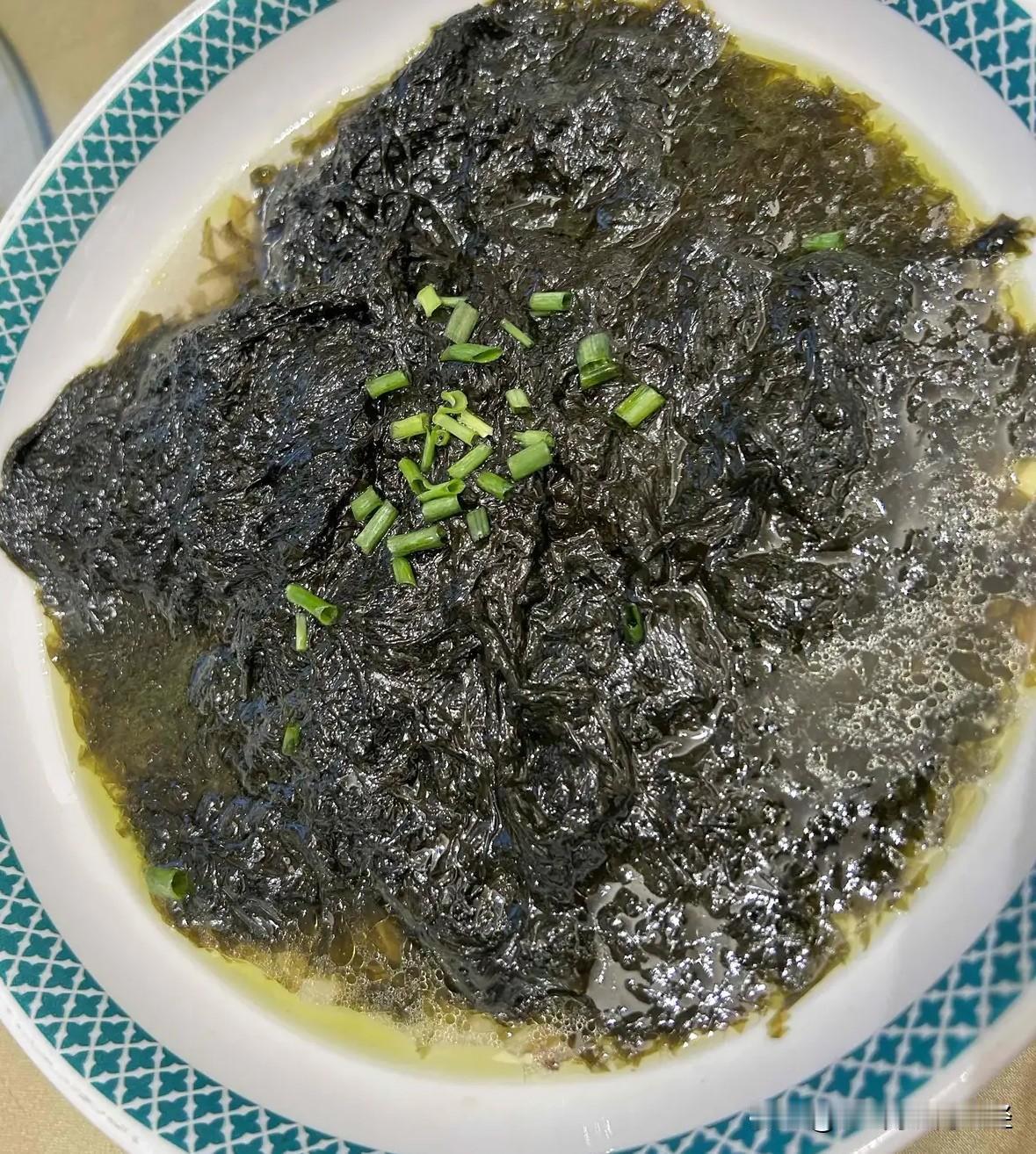 南通人一般都喜欢吃紫菜，无论是早餐小馄饨，还是紫菜汤，启东吕四还有单独以紫菜做的