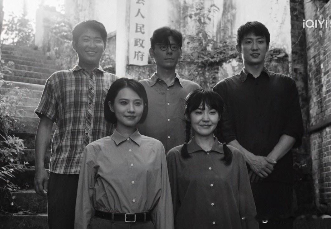 很少追剧。但昨天下午2点多开始，在央视八套回看，一口气从《重器》第9集追到20集
