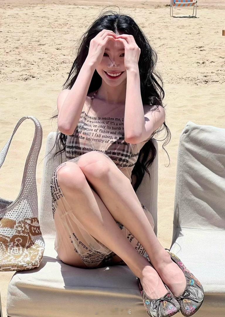 易梦玲裙子好透啊
