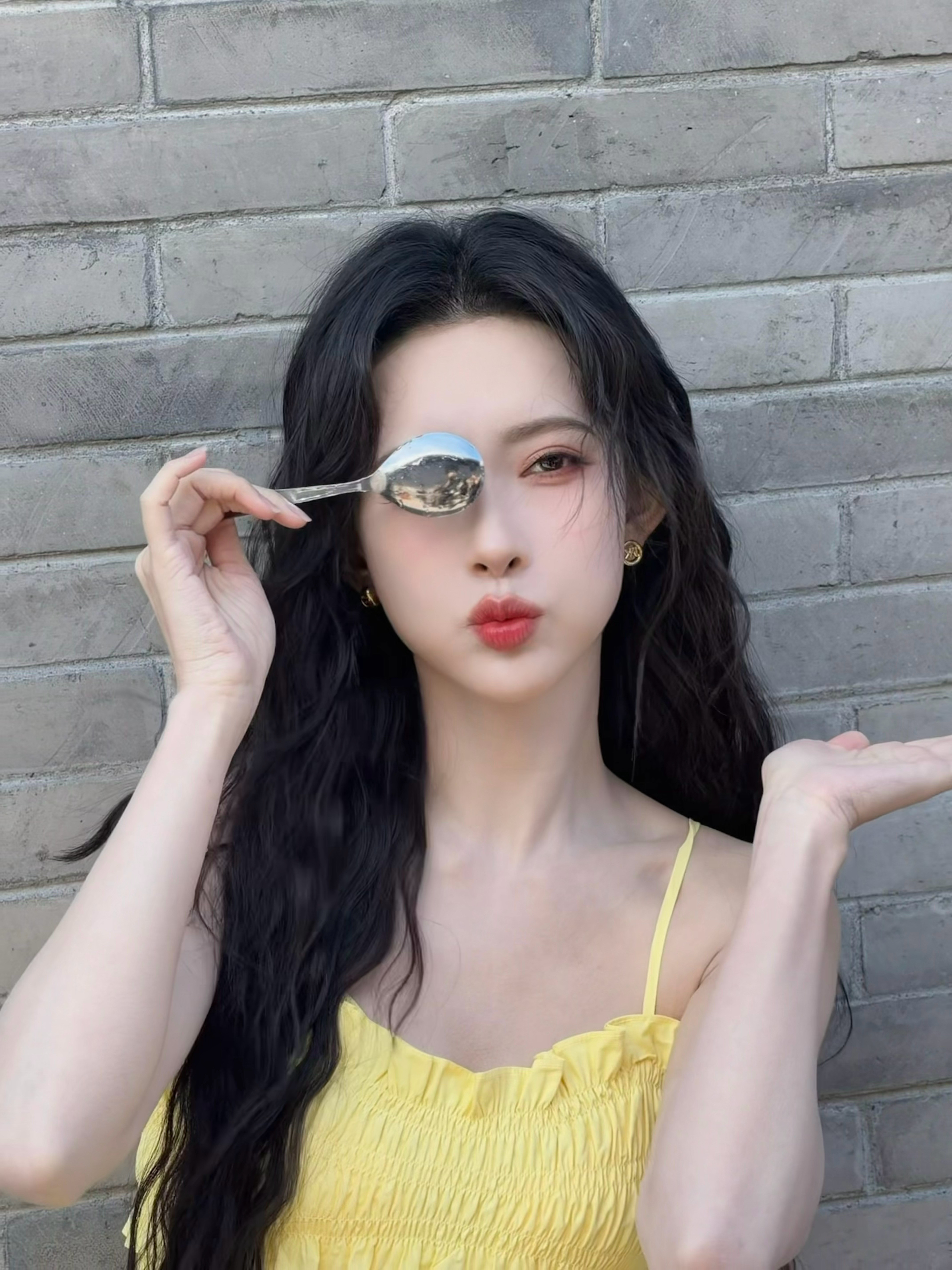 孟子义今日份美貌营业，甜美又明媚！！