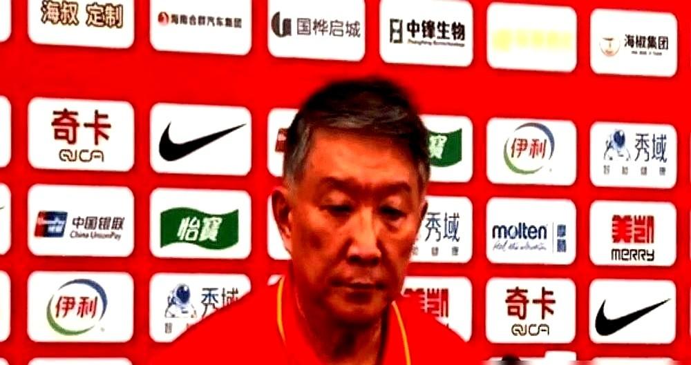 77比88输给尼日利亚，终场哨响那一刻，所有人都看懂了宫鲁鸣的底牌。张子宇和