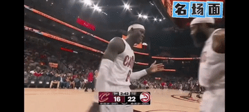 “行了！别说了，你越说越不给哨！”哈登过来与小黑击掌，动作胜于语言，