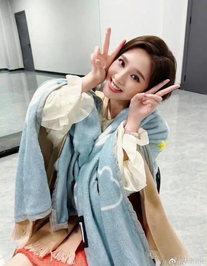 2026年4月3日，唐艺昕在《乘风2026》初舞台直播采访首次公开，自己近四年未