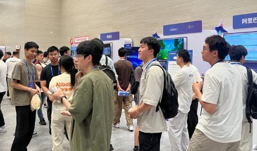 西方可能都没注意到，一个现象正在中国发生，风向已经悄然开始变了！日本《朝日新