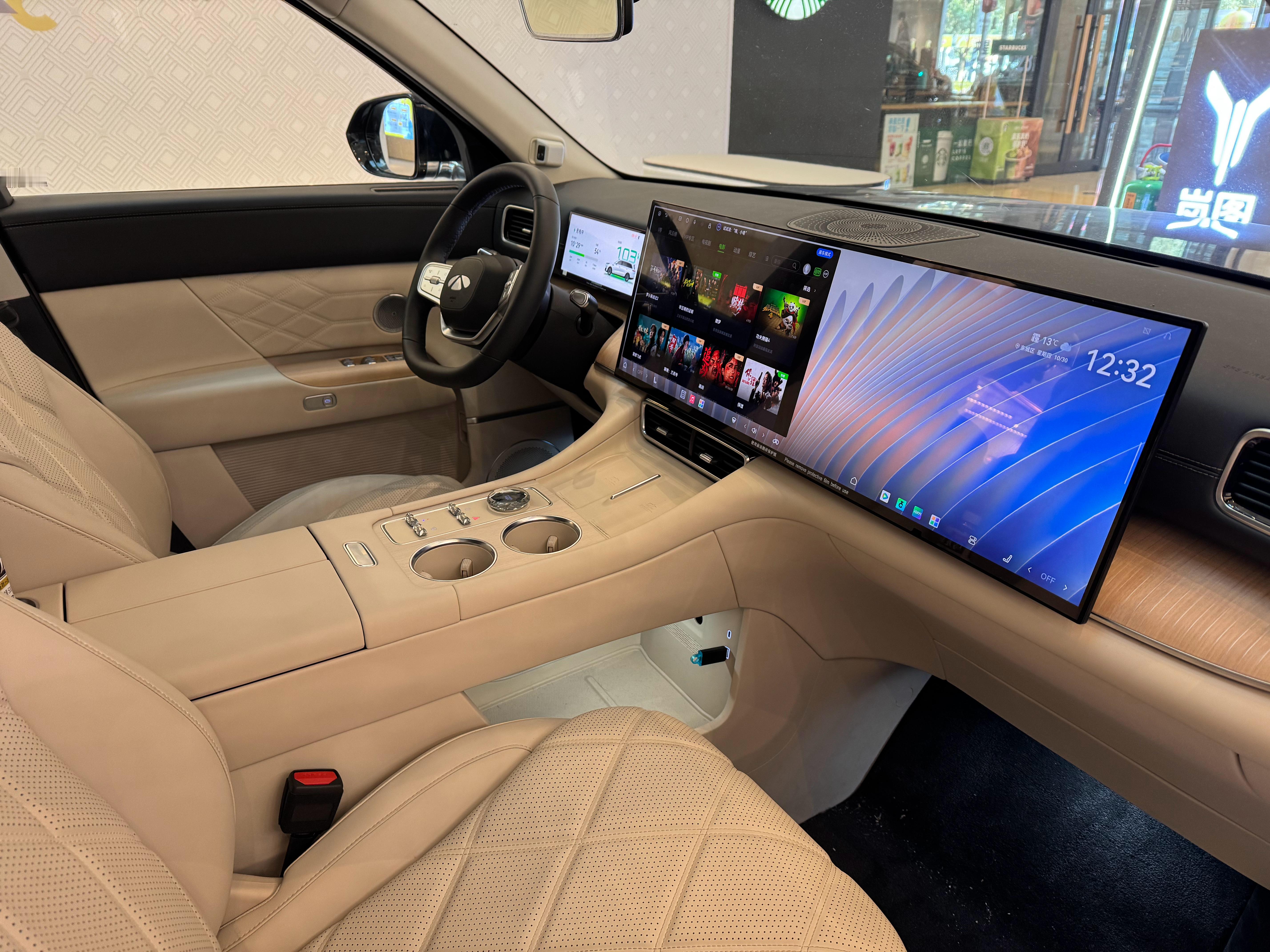 再三确认，奇瑞风云T11的内饰是非新势力自主品牌里的顶级水平，用料搭配和质感相当