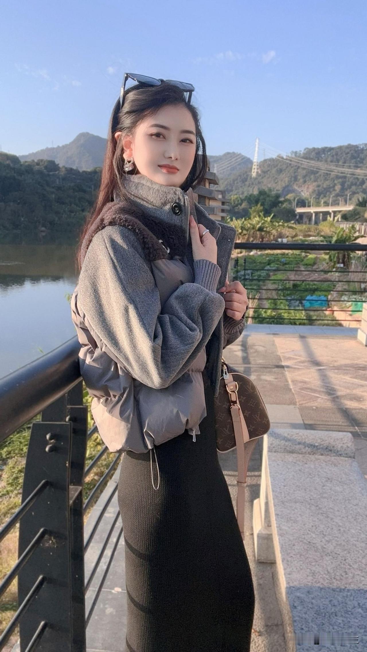 山河远阔，人间烟火，无一是你，无一不是你；人来人往勿失勿忘，心有所期忙而