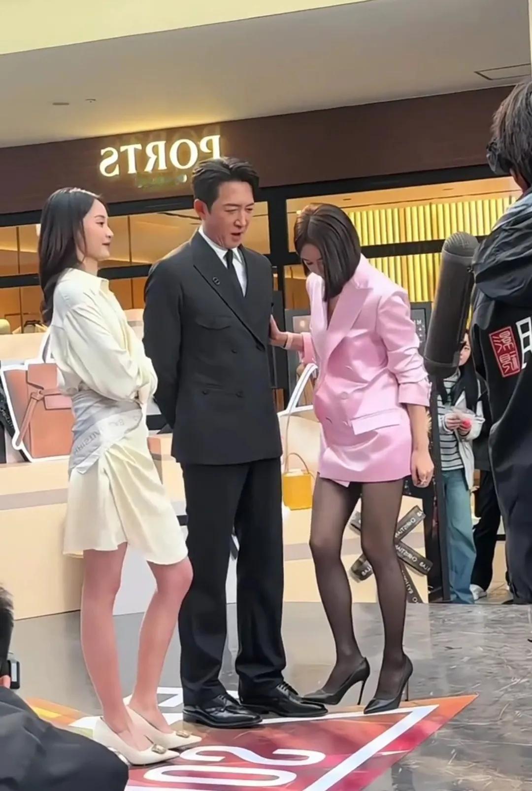 果然还是老男人有魅力，秦岚对47岁的王阳上下其手，喜欢之情溢于言表。常言道：