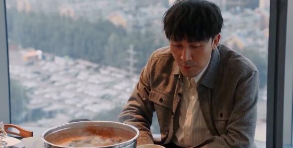 《以法之名》，陈胜龙一伙人，为什么天天吃火锅。有没有发现，陈胜龙那伙人，只要讨