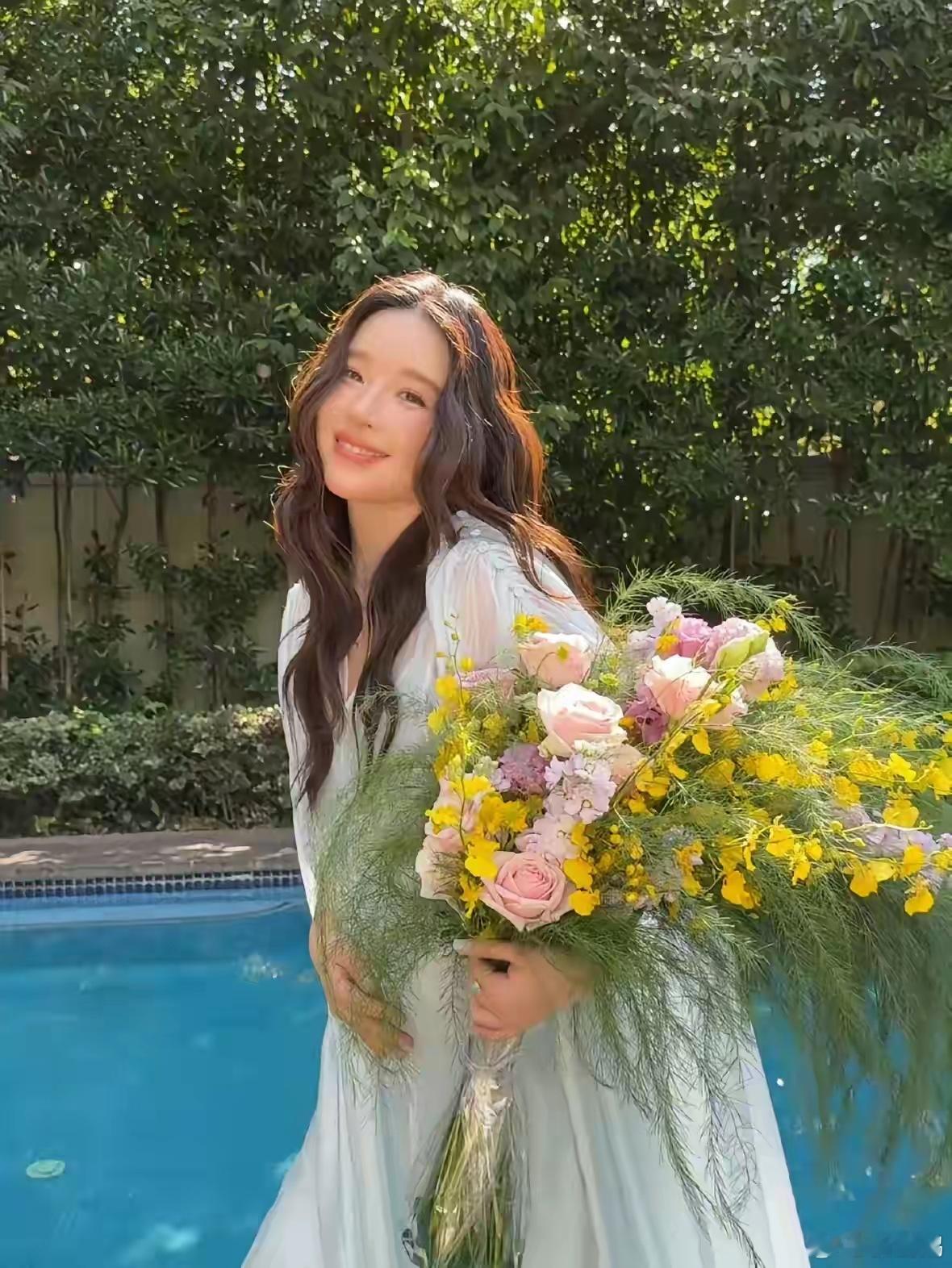 阚清子的经历，给所有女生提了个醒，你可以找有钱的老公，也可以晚婚，千万要早点要小