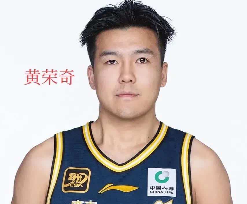 年薪差三倍，拼死防守换不来一纸续约广东放人，首钢北控抢疯了黄荣奇