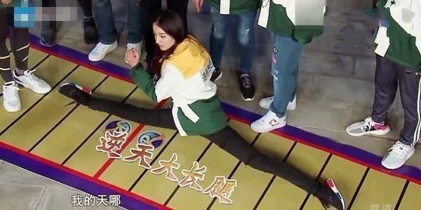 迪丽热巴一字马大秀身材, 九张动态图教你快速练就一字马!