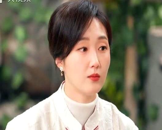 央视最“没表情”的女主持，上了一次春晚就“消失”了？根本没有什么连上三年，