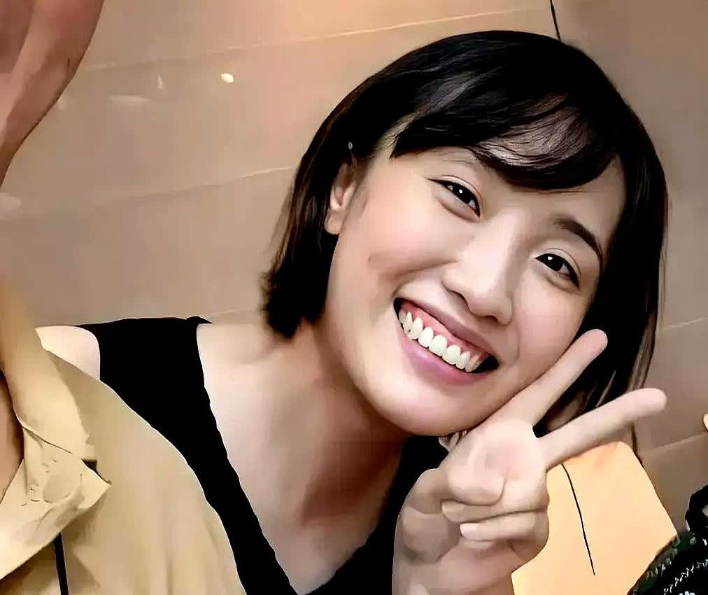 40岁胡歌儿女双全，却偷偷去九华山求什么？原来二胎儿子刚满月，他牵着2岁