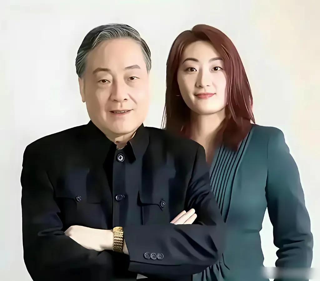 宗馥莉不狠是万万不行的。现在她孤身一人腹背受敌，亲叔父也站在杜建英一边开撕亲侄女