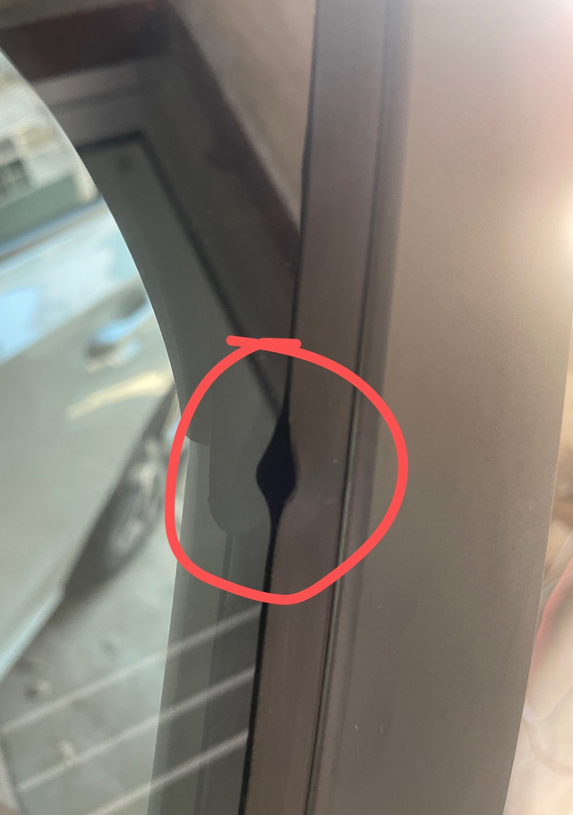 胶条凸起问题不听音乐，70码以后主驾就漏风的感觉，感觉和这凸起有关，有没有去4