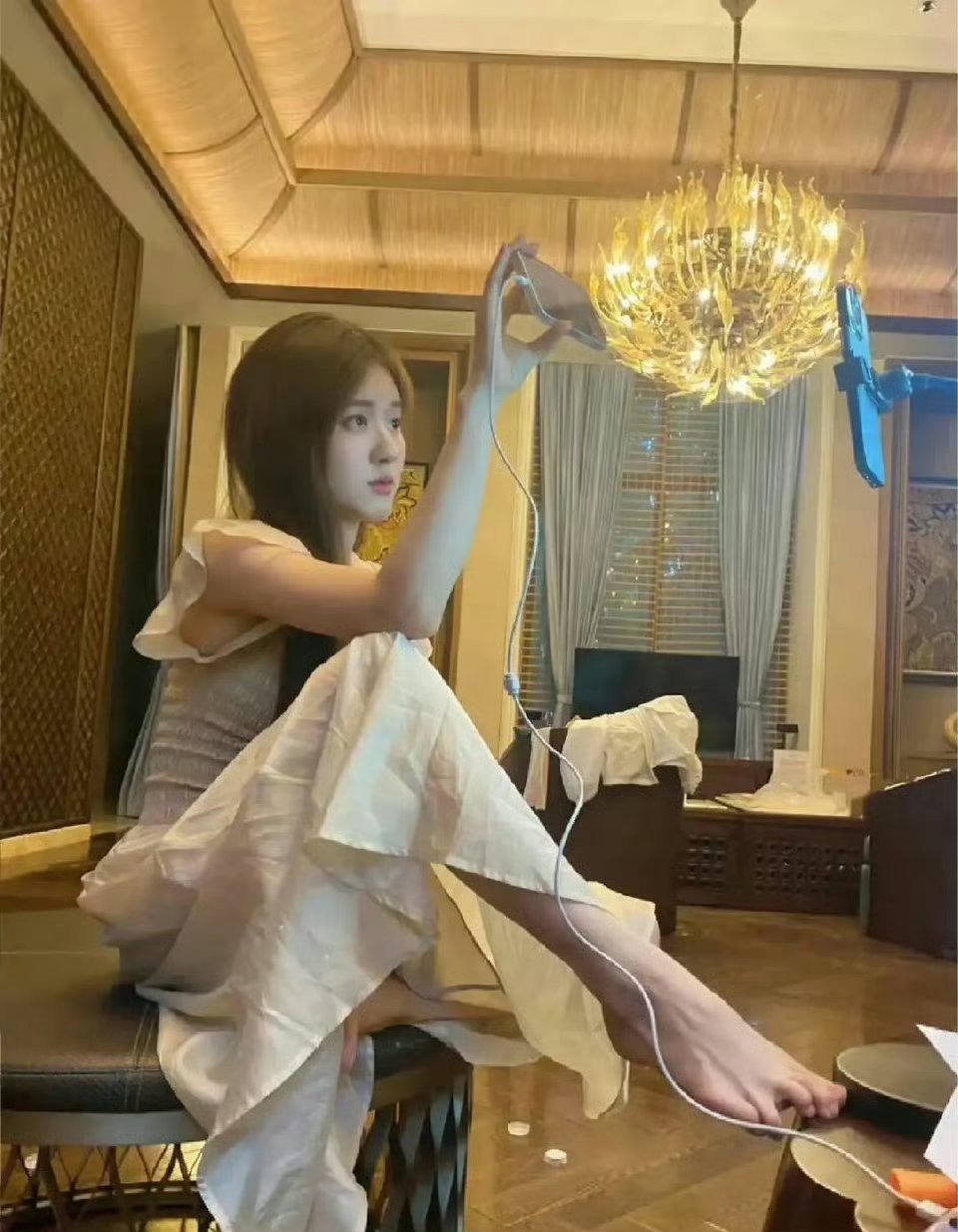 28岁赵露思的家居火了，没有过于豪华的装修，只有满满的生活仪式感