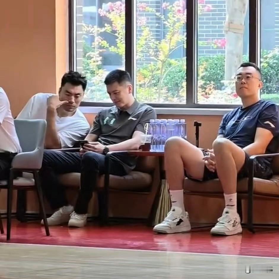 韩德君退役！多方消息确认，辽宁男篮功勋队长韩德君，结束18年职业生涯，正式退役！