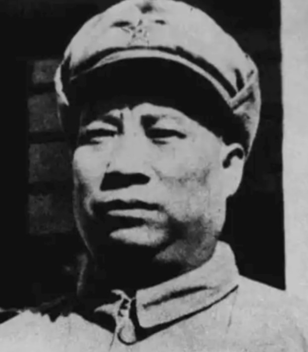 1949年，固关绞杀战，军长贺炳炎下令：“把大炮都拉上去，找马家军算账，老子要找
