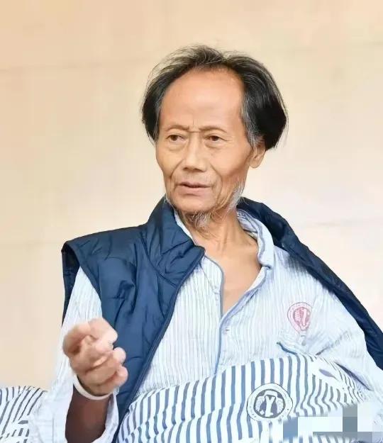 1998年，大学教授何家庆来到深山调研，由于过于饥饿，于是就向村民讨吃的，不料，