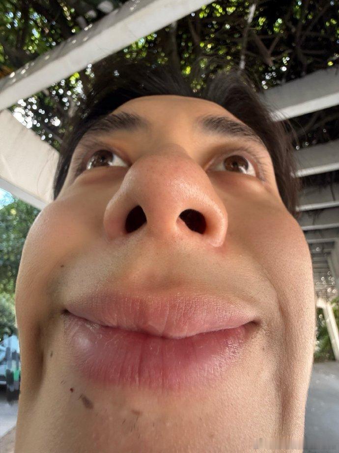 敖瑞鹏没有偶包敖瑞鹏的本体​​​敖瑞鹏的本体，咱就说这个怼脸的暴击，谁懂敖