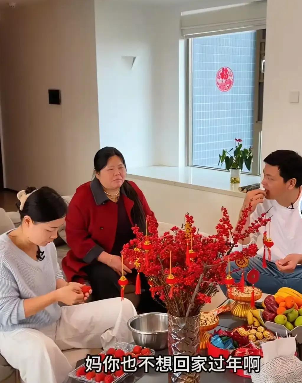 冷眉一句“今年不回去”，把东北婆婆直接整不会了。腊月二十八，小凤婆婆把酸菜缸