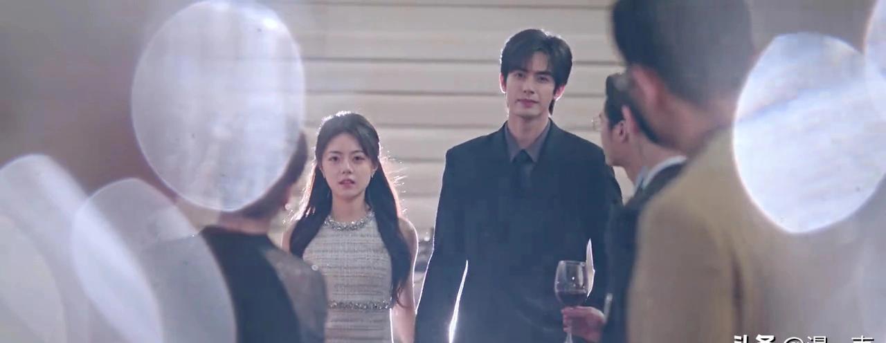 宋威龙演的林屿森，居然放着盛家几十亿的家产不要，跑去当医生？这脑子没进水吧！