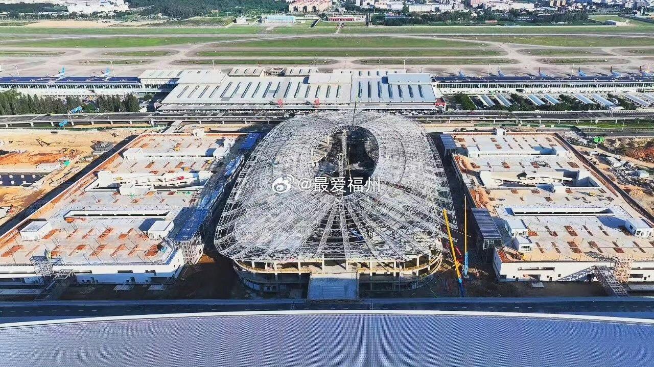 俯瞰视角下的福州机场综合交通中心雏形显现以后这里就是福建省内最综合齐全的交