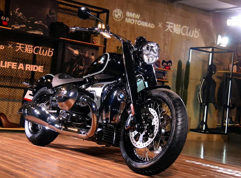 宝马开年掀桌！狂降30万炸穿豪车底线，20万就能提车，车市彻底乱套2026开年