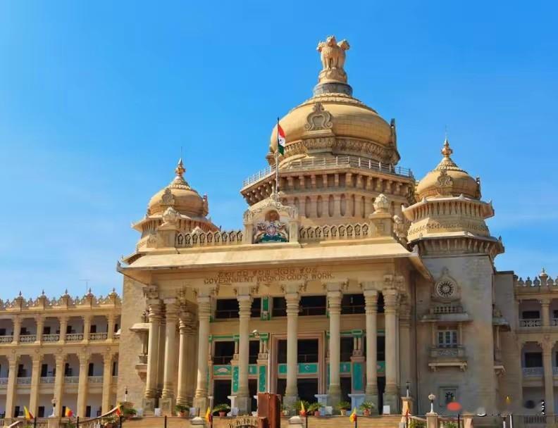 “我们一定要比中国先把人送上月球，绝对不能输给中国！”印度官方高调宣布2040年