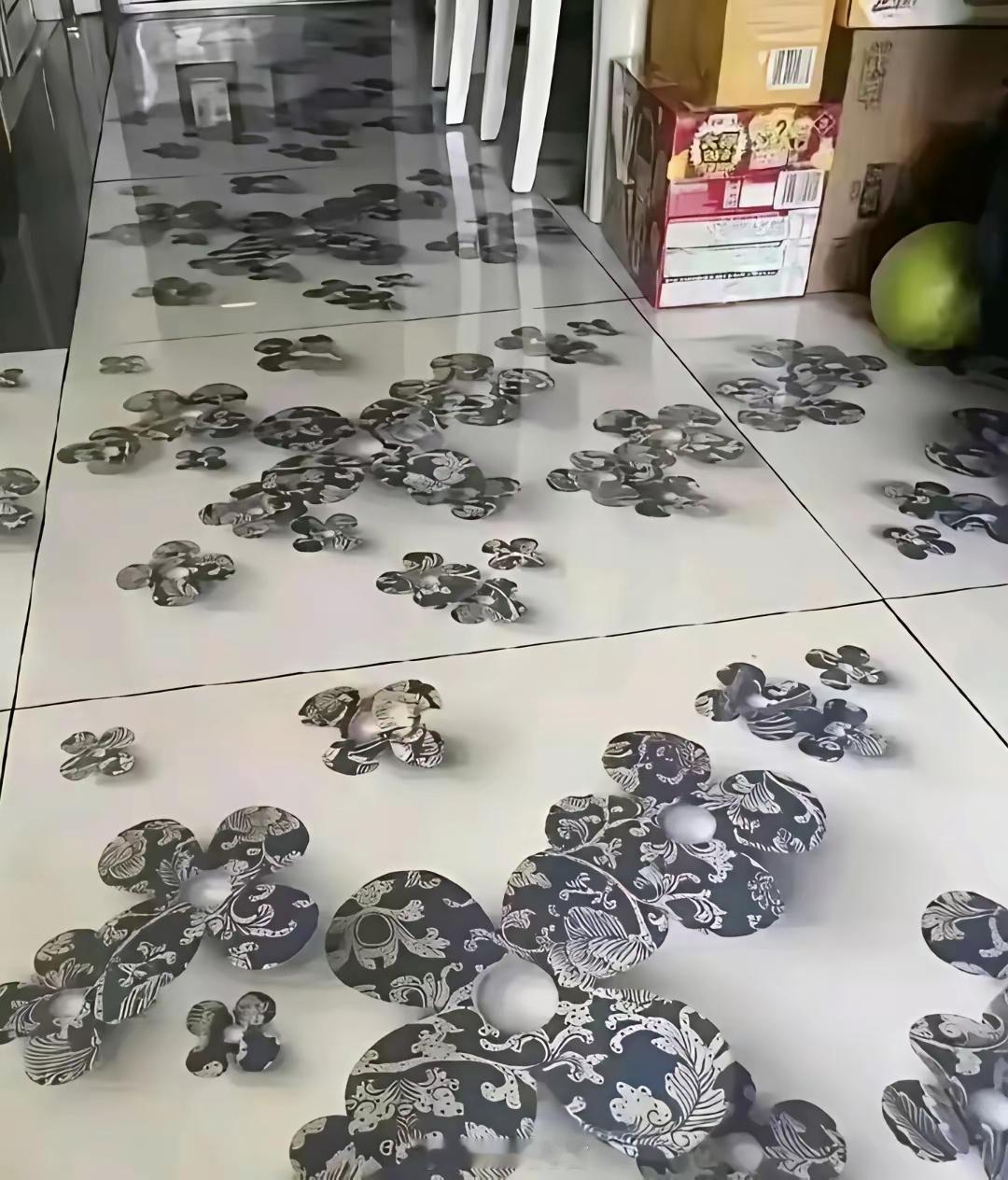 新房装修，妈妈把房子地板改造成这样，是不是很漂亮呀？