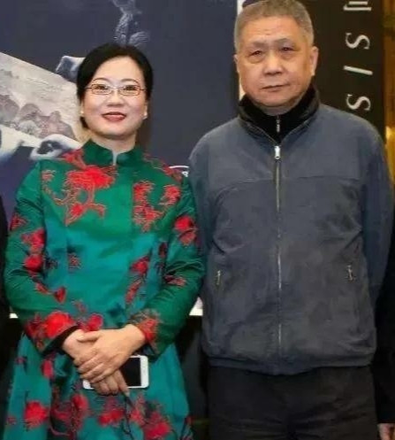 1989年，春节前夕，贾宏伟给了马未都200块钱，让他去买年货。马未都路过一个花